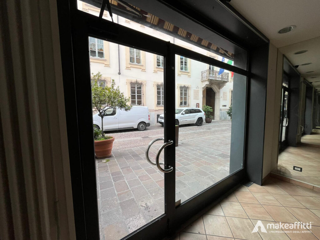 WhatsApp Image 2025-11-20 at 15.59.54 (1)